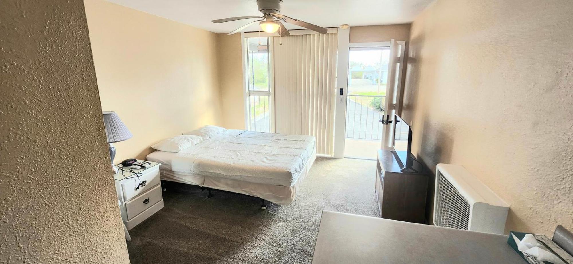 Twin Lakes Motel 2*