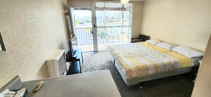 Twin Lakes Motel
