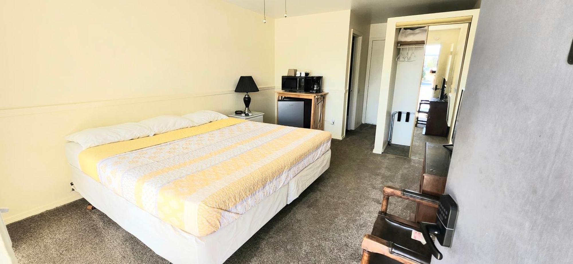 Twin Lakes Motel 2*