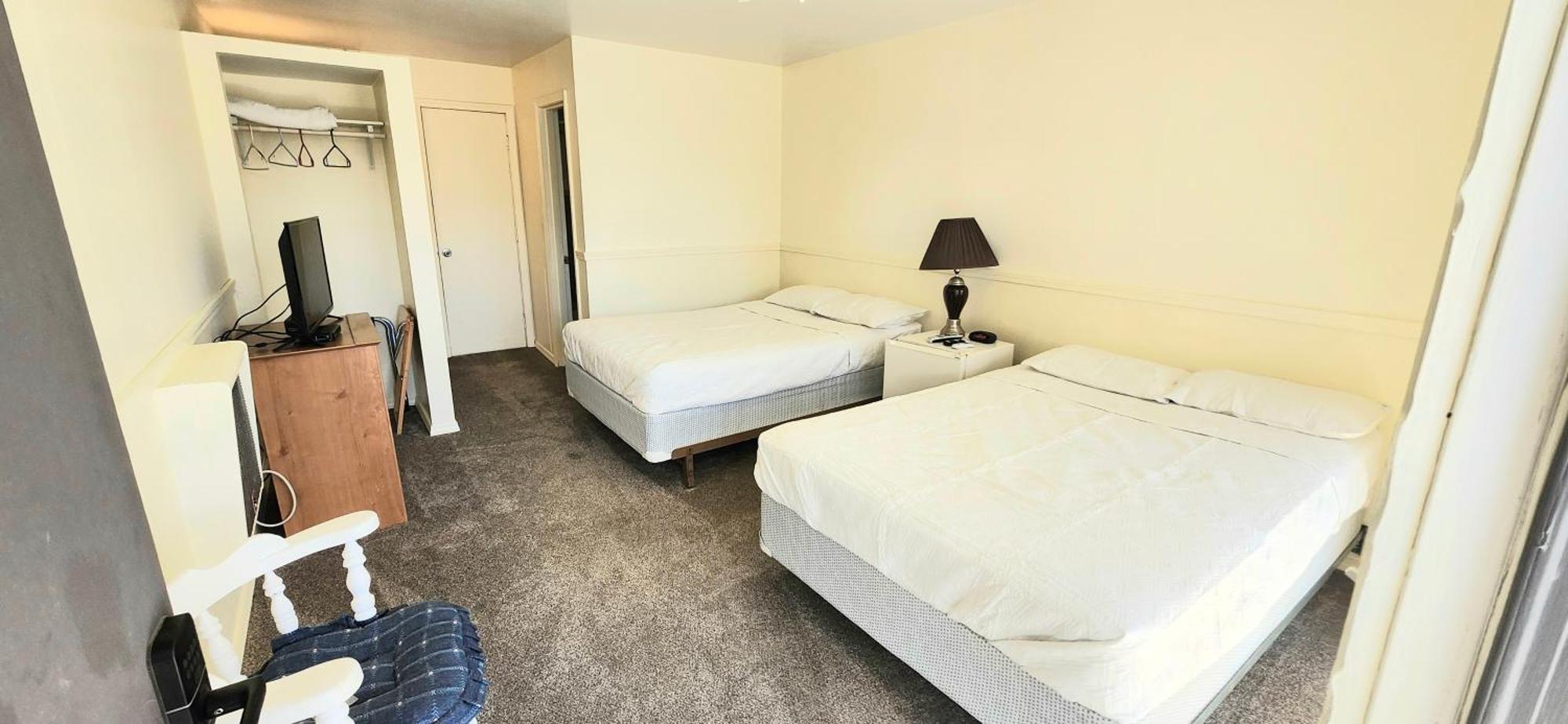 Twin Lakes Motel 2*