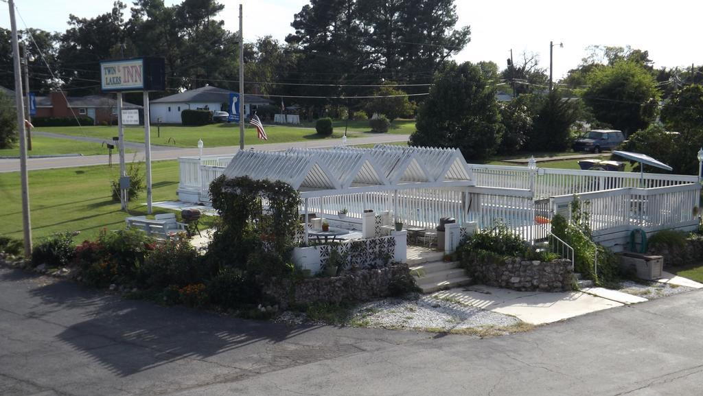 Twin Lakes Motel 2*